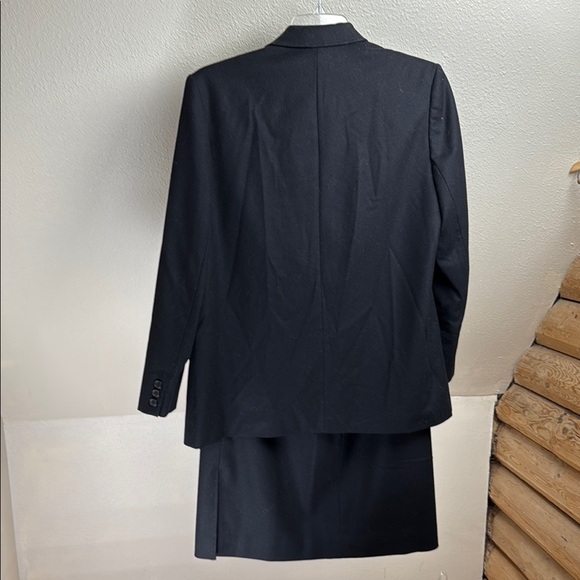 PENDLETON Tailored Suit-Blazer and Straight Skirt. Pure Virgin Wool - Picture 10 of 14